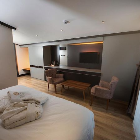 The Nova Hotel ヤロヴァ エクステリア 写真