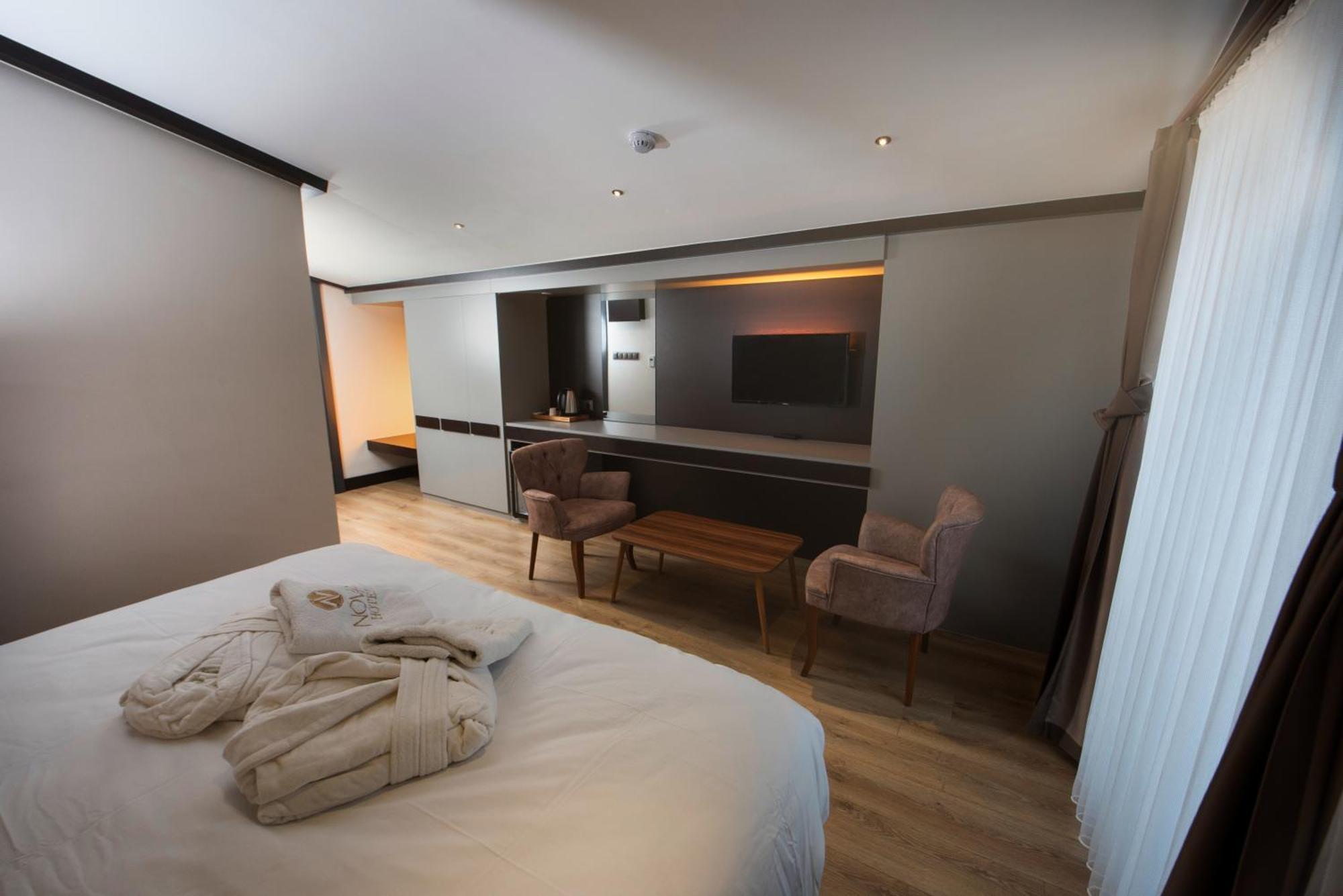 The Nova Hotel ヤロヴァ エクステリア 写真